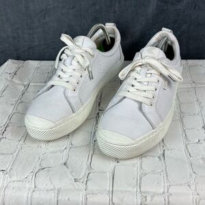 Cariuma Men’s Oca Law White Leather Sneakers in size 11.5